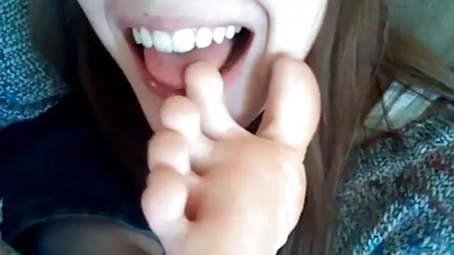 busty Puma Texas Patti ուտում շուն դրսում ֆիլմը Սա